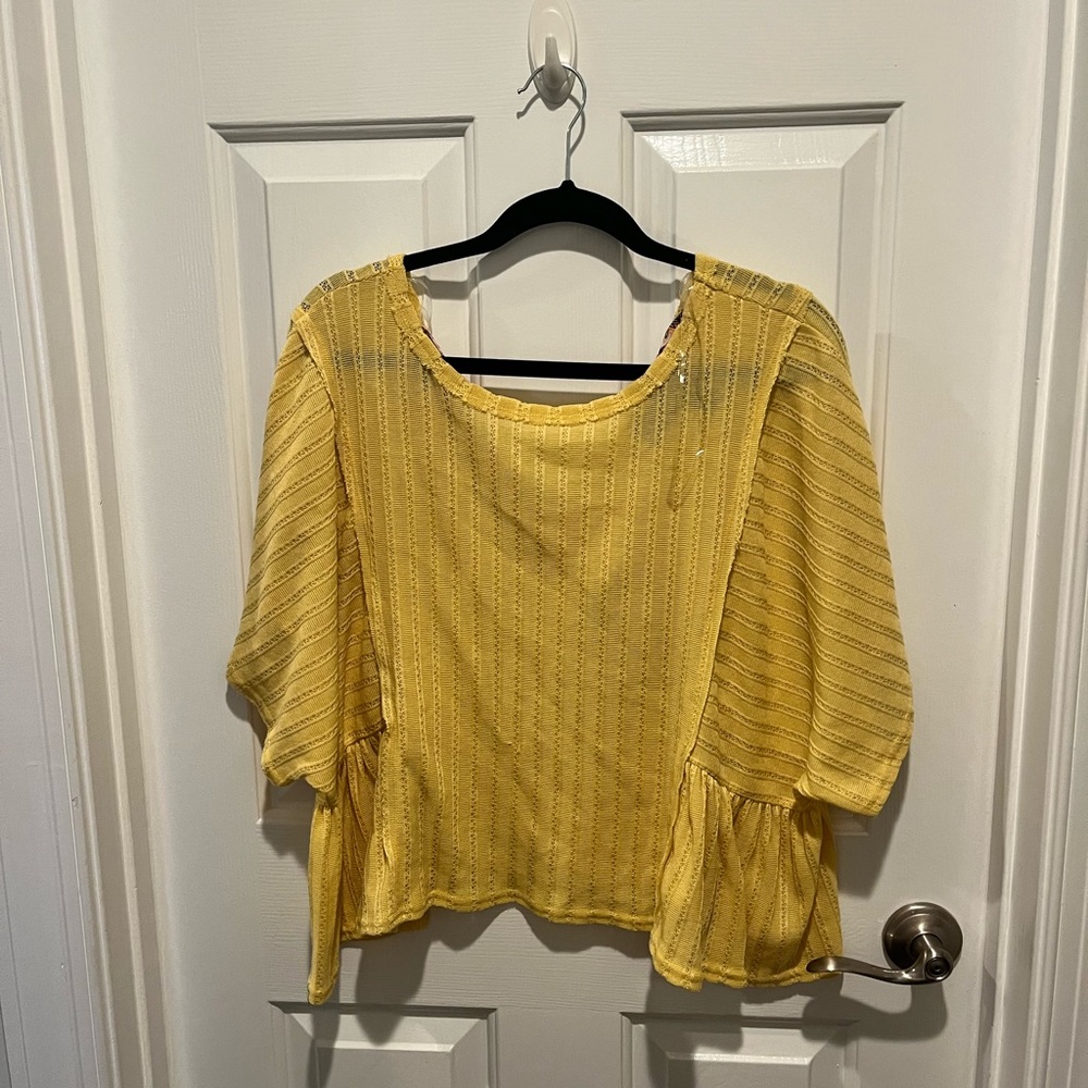 Daytrip Yellow Flowy Top Size M